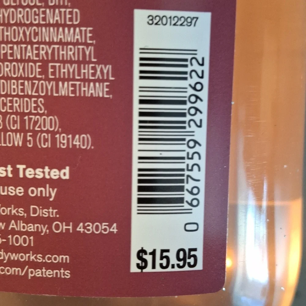 Bath & Body Strawberry Snowflakes Bodywash - Picture 5 of 6